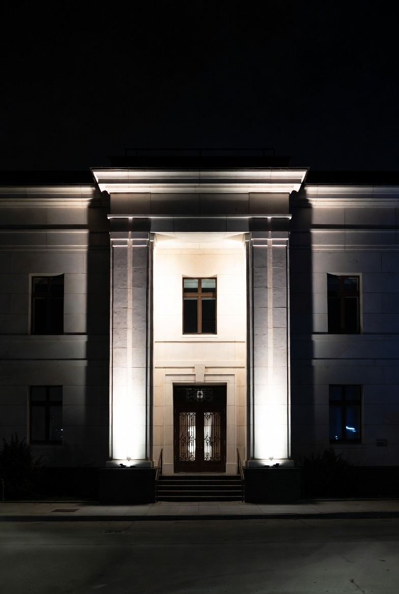 Feature lighting — front facade uplighting