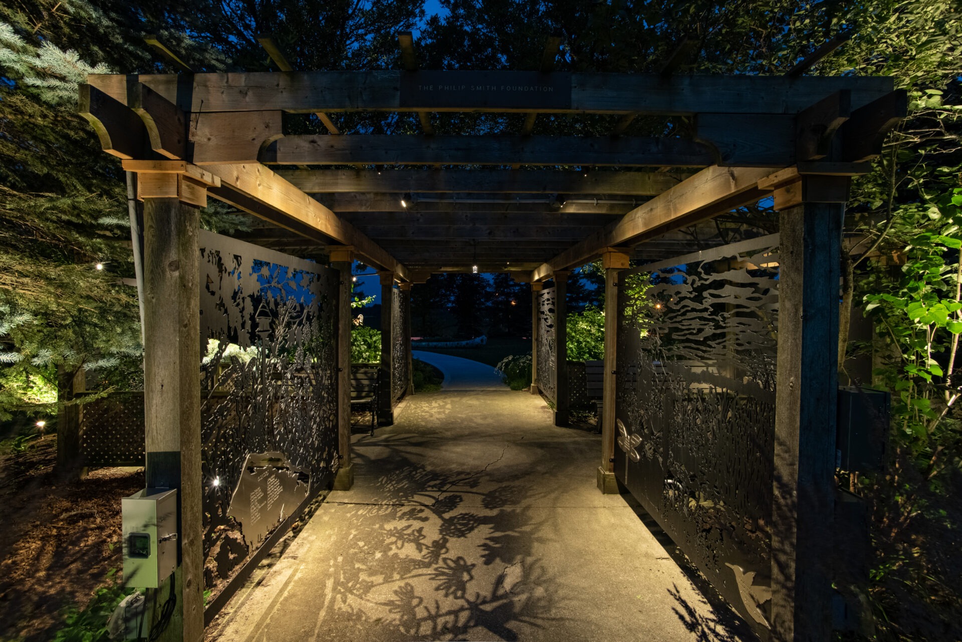 Garden bed accent lighting